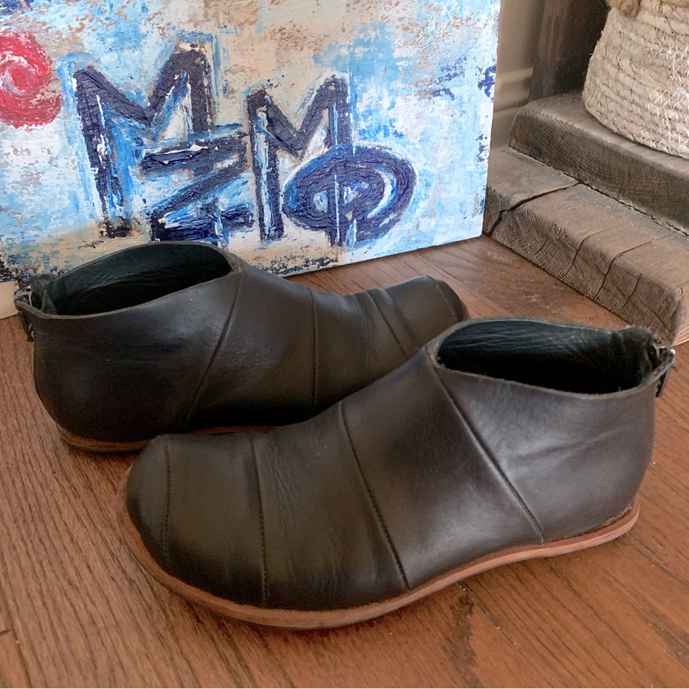 CYDWOQ shoes Sz. 36 Leather wrap Flat (rounded bottom) HANDMADE in Burbank